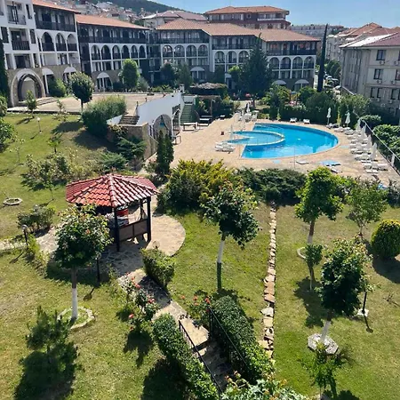 Blue Lagoon Sea View דירה