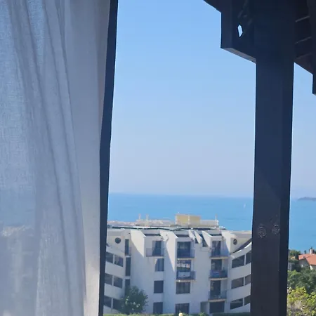 Blue Lagoon Sea View דירה *